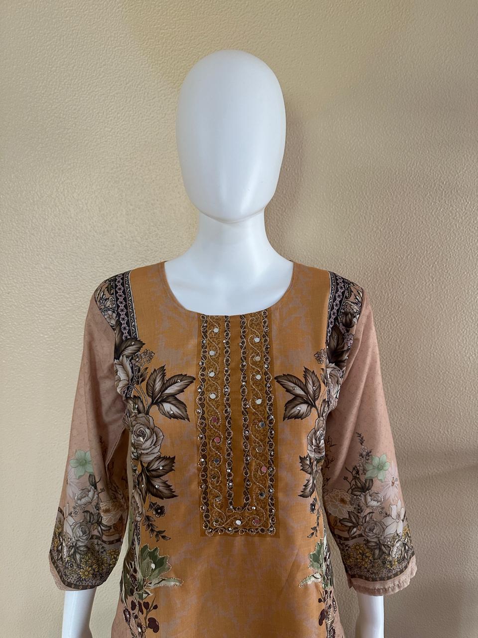 Soft cotton suit with light embroidery