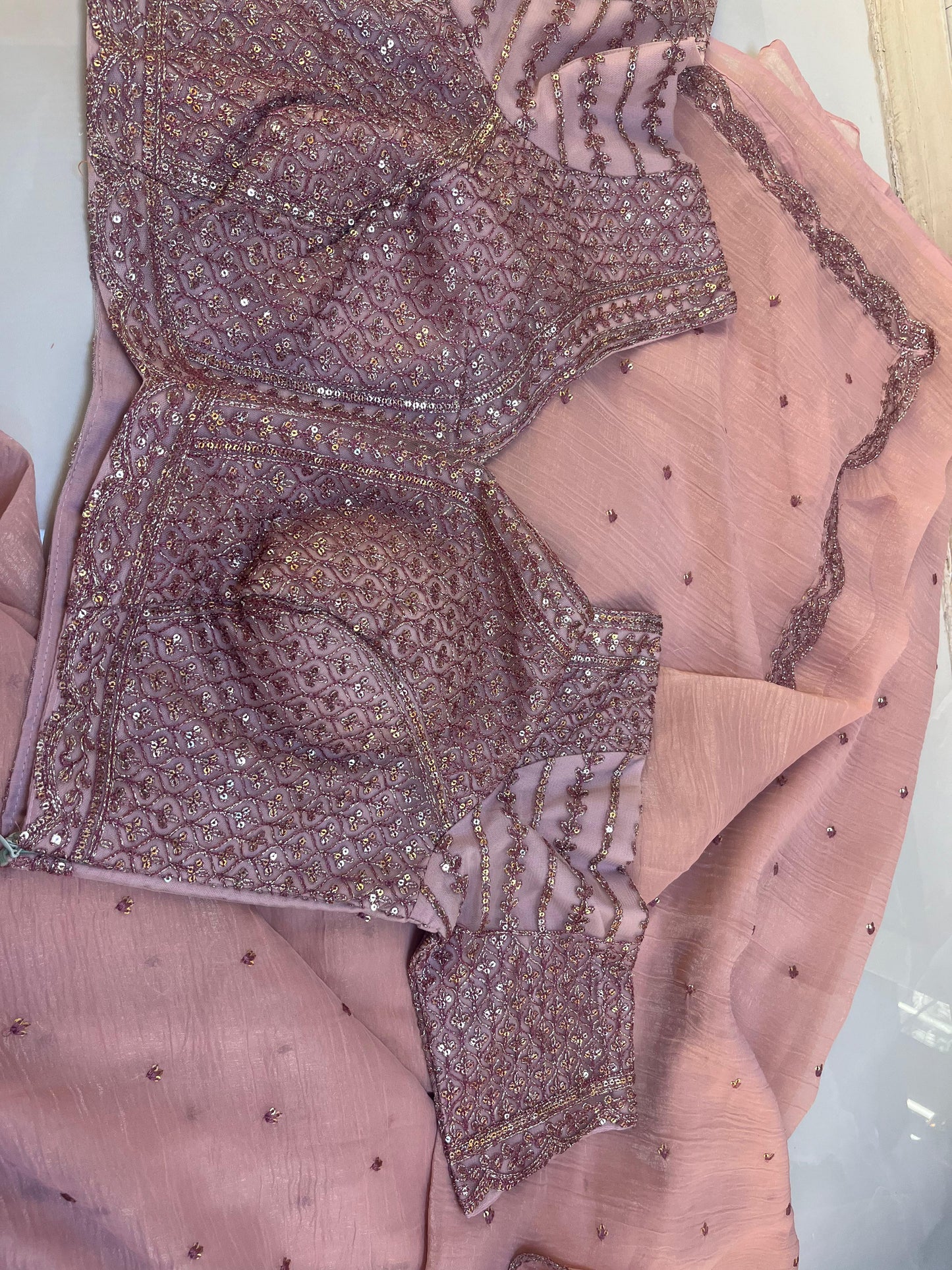 Mono Crackle saree with stitched blouse