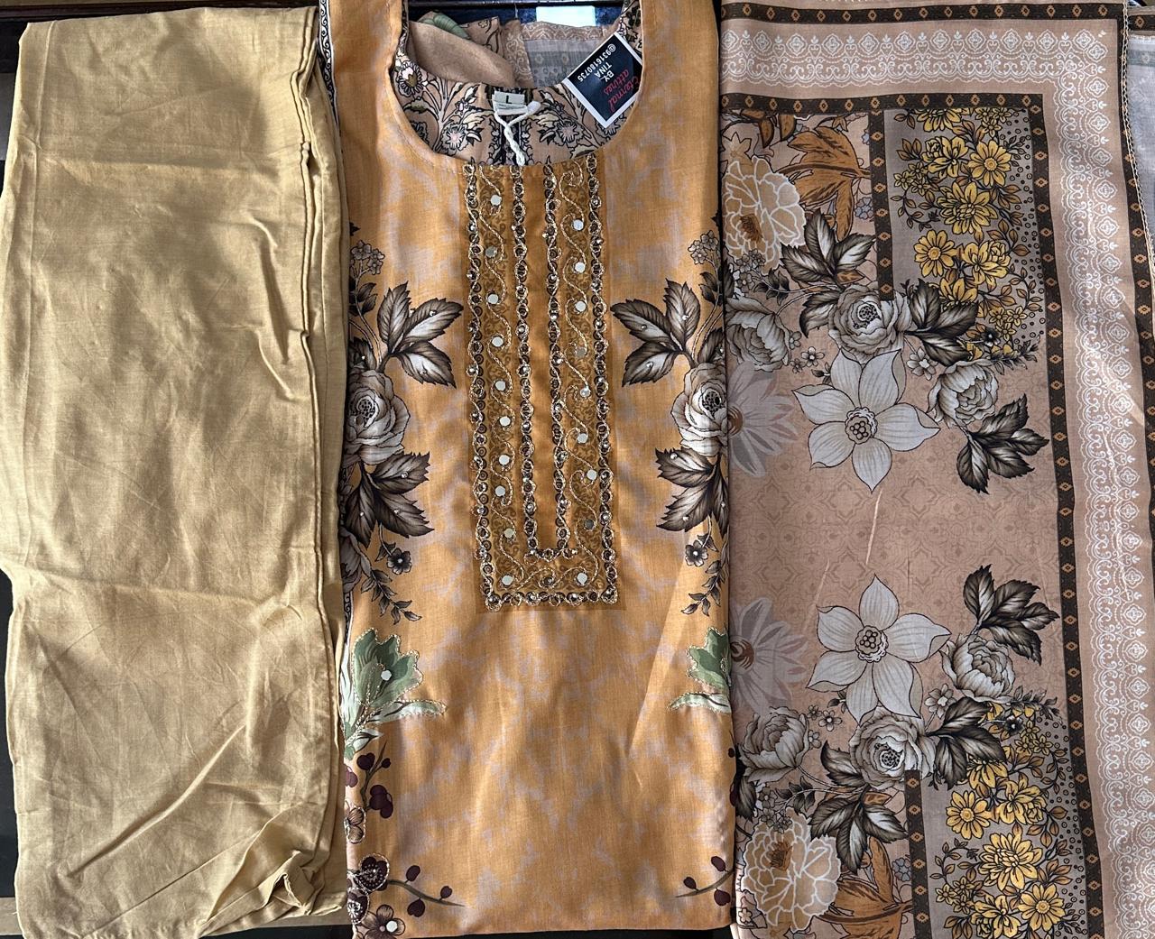Soft cotton suit with light embroidery