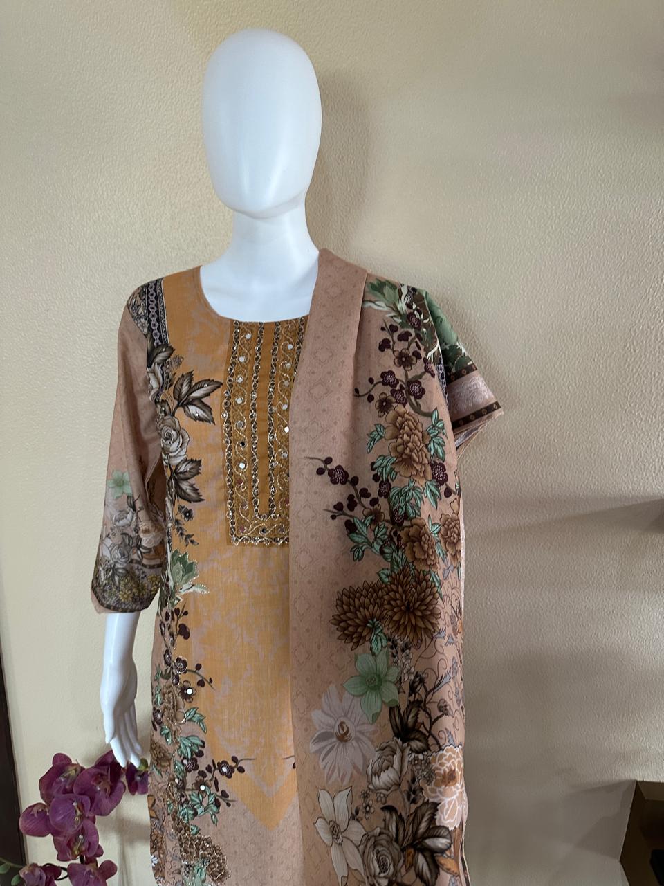 Soft cotton suit with light embroidery