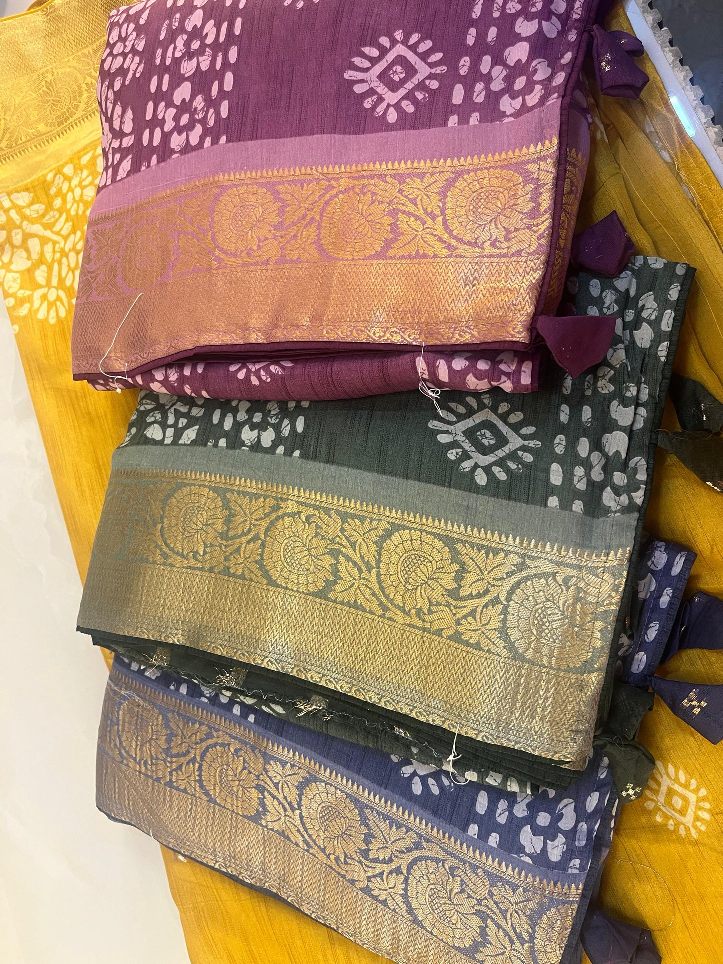 Dolla silk jacquard border (4 colors)
