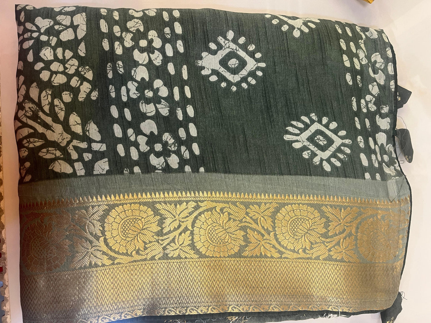Dolla silk jacquard border (4 colors)