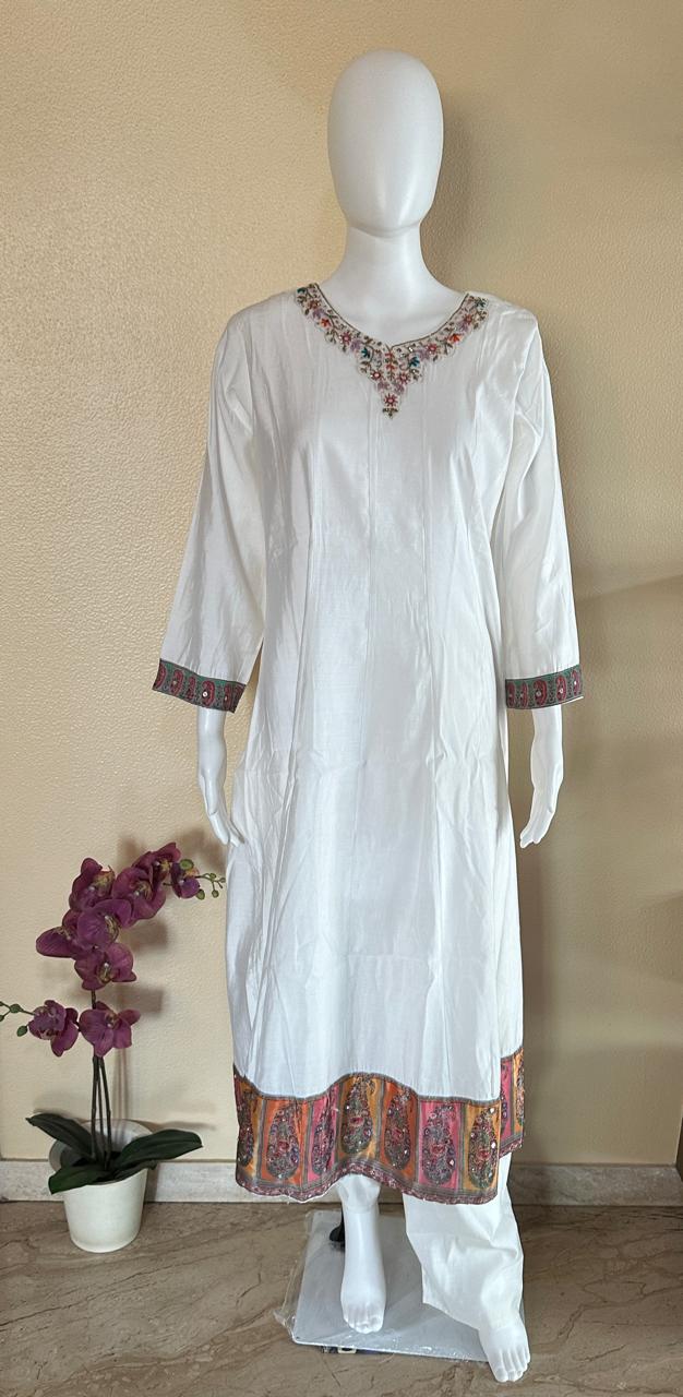 Tebby silk white suit with light embroidery